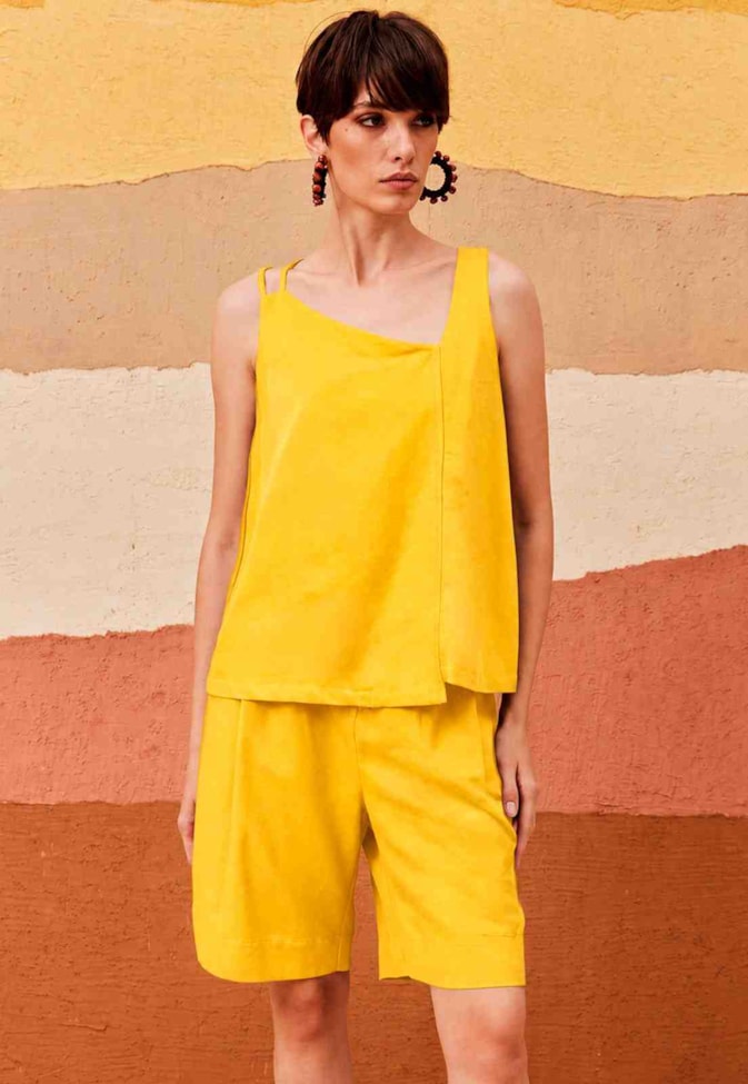 Blusa Lisa Alça Assimétrica