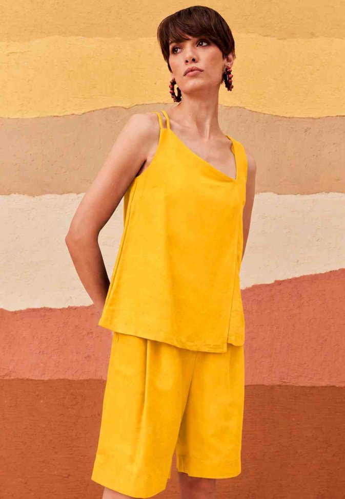 Blusa Lisa Alça Assimétrica