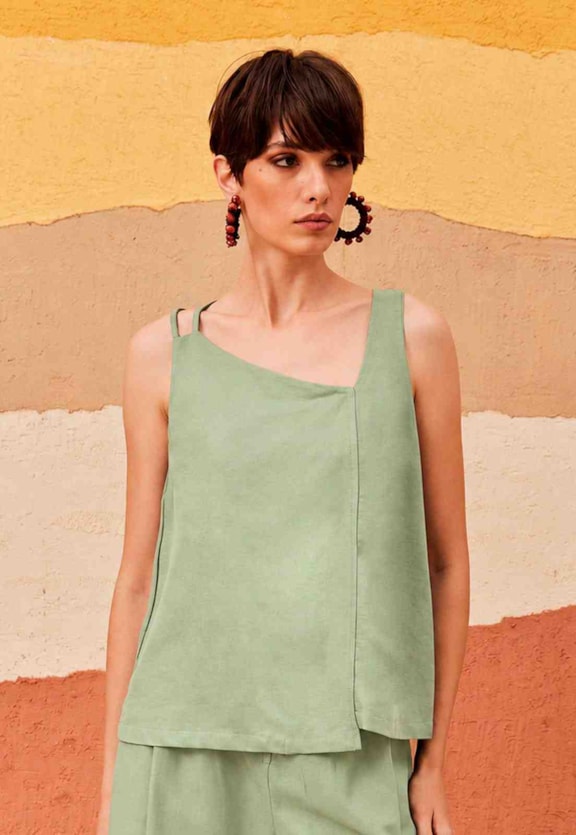 Blusa Lisa Alça Assimétrica Vista Frontal