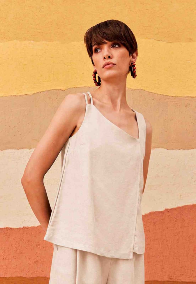 Blusa Lisa Alça Assimétrica