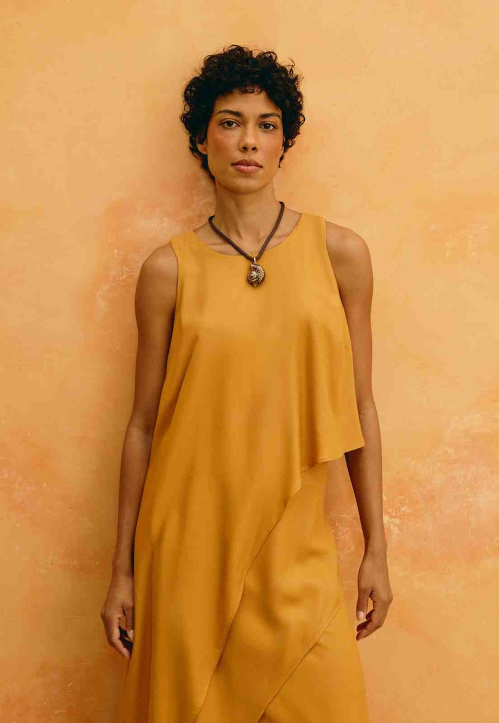 Blusa Lisa Assimétrica Alongada 