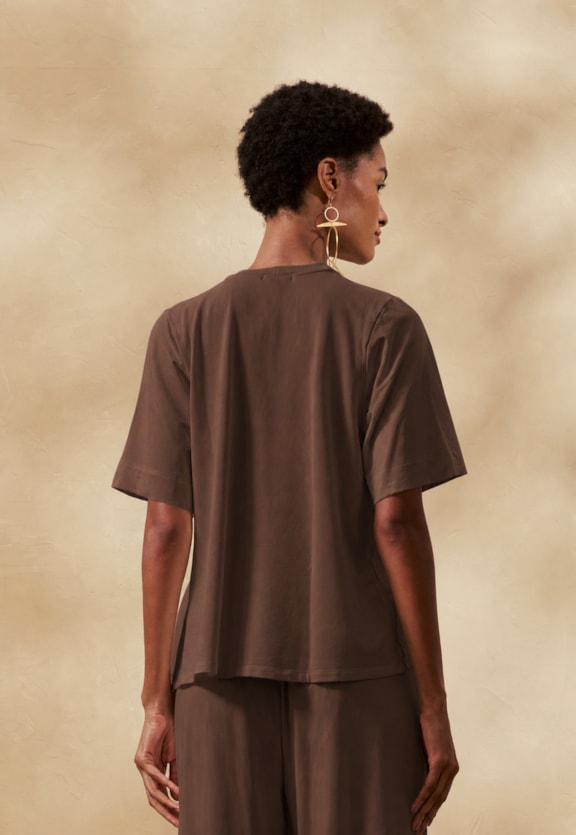 Blusa Lisa Babado Vista Traseira