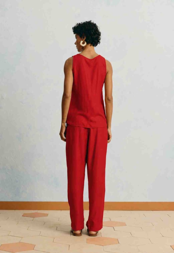 Blusa Lisa Básica Vista Traseira