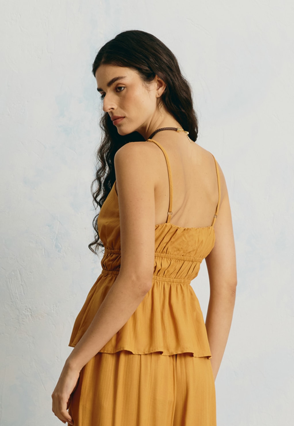 Blusa Lisa Decote Babado