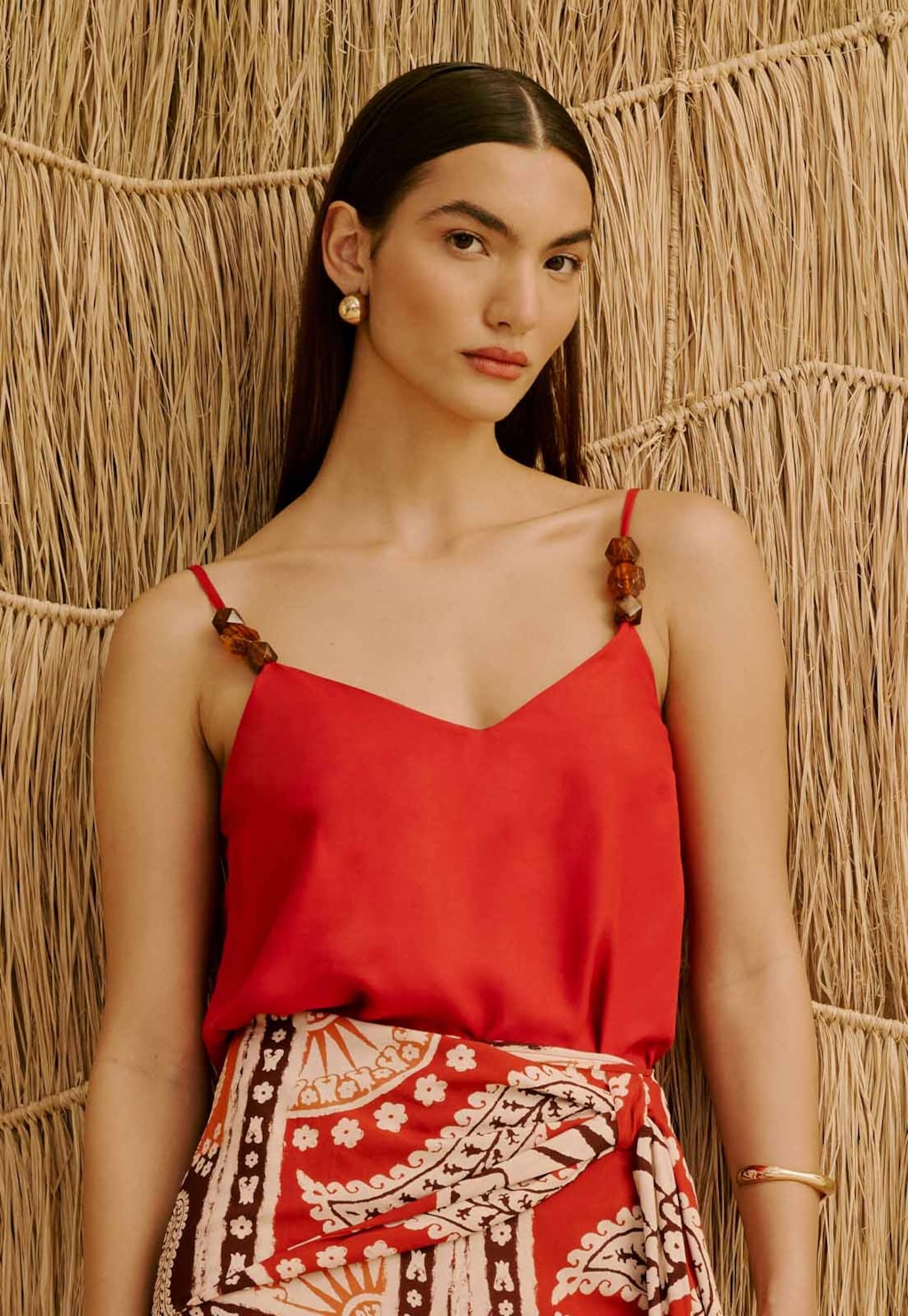 Blusa Lisa Detalhe em Ponteiras na Alça