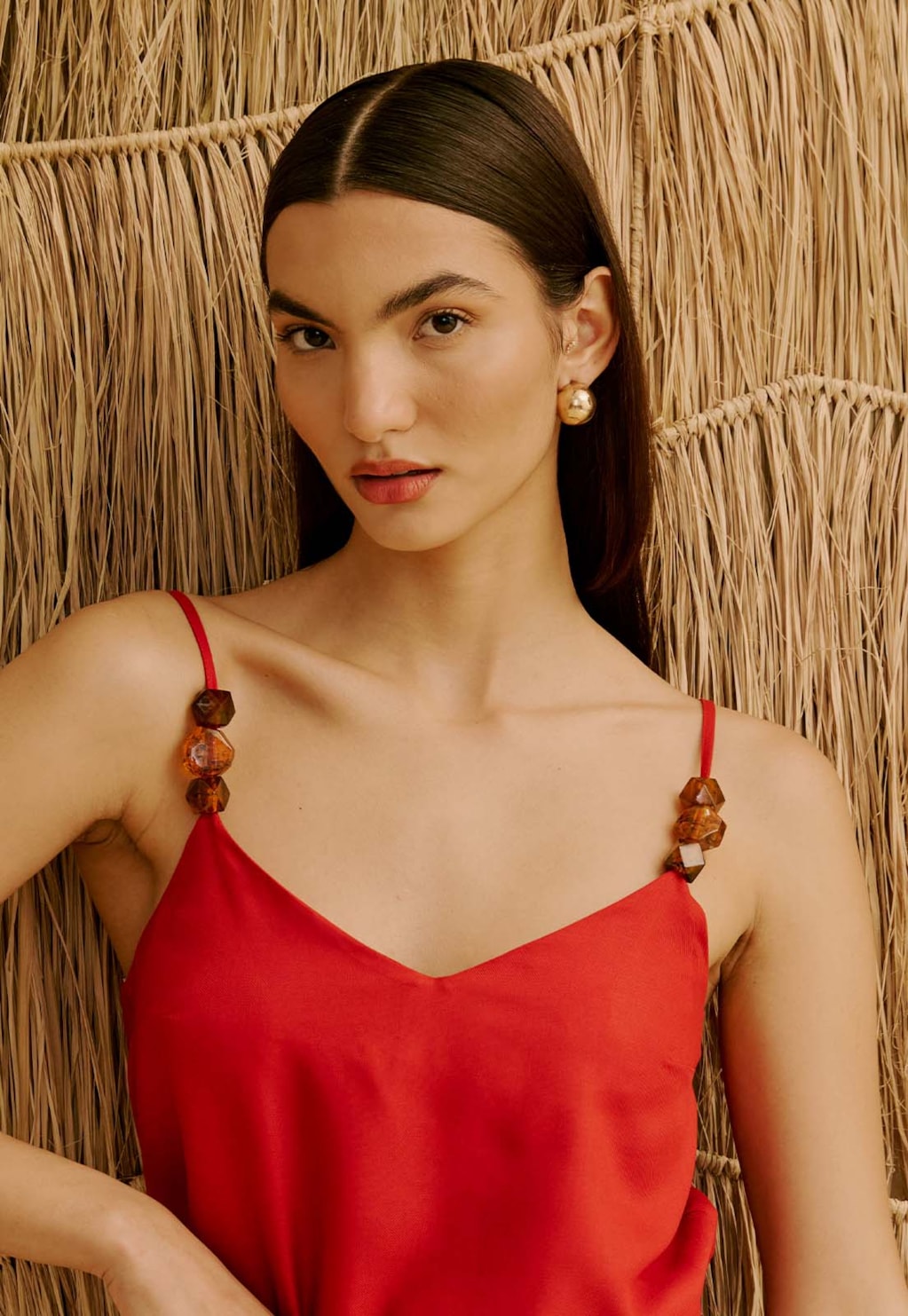 Blusa Lisa Detalhe em Ponteiras na Alça