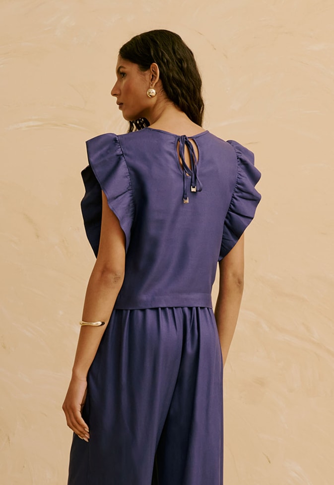 Blusa Lisa Detalhe Manga com Babados