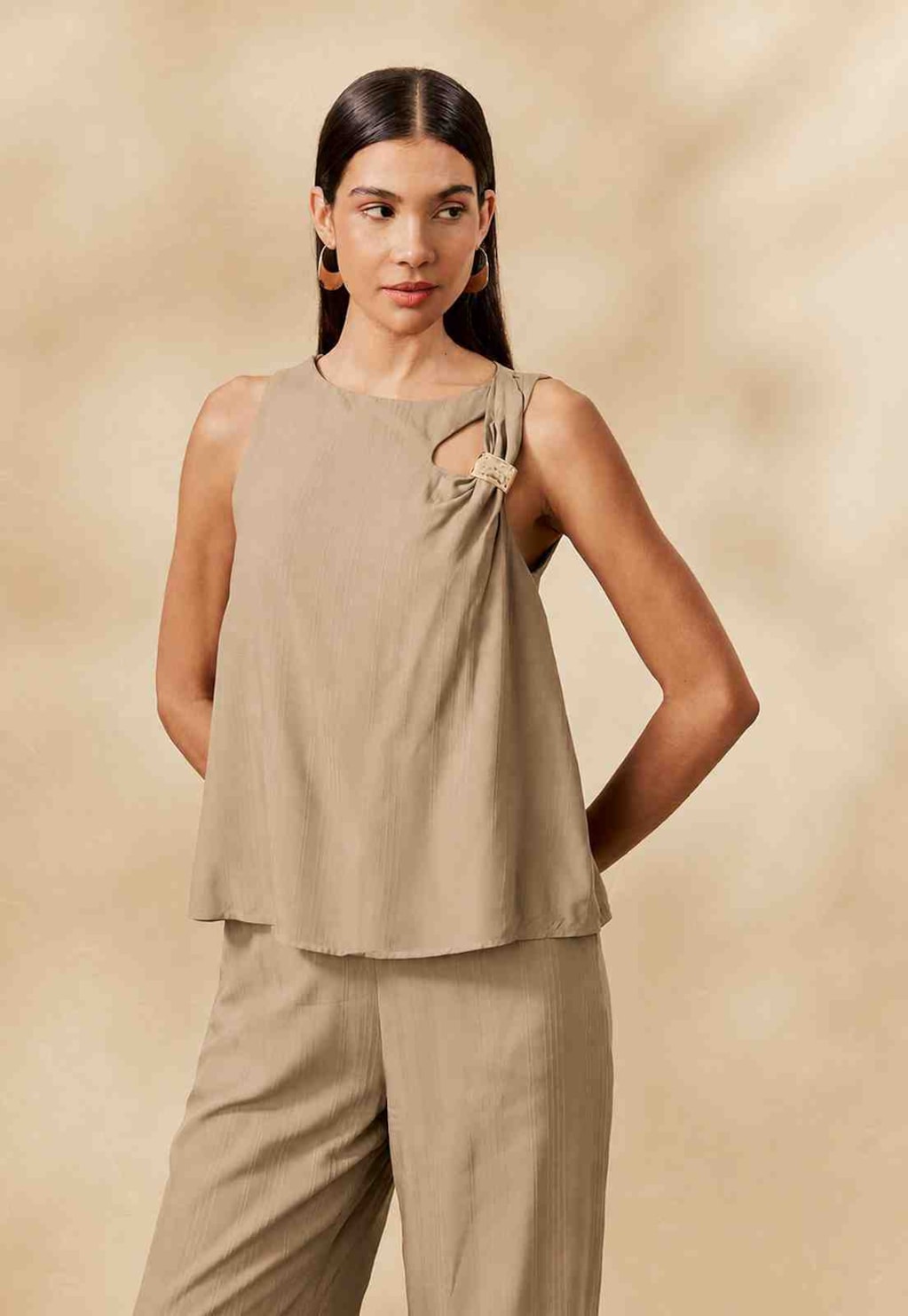Blusa Lisa Detalhe Passador
