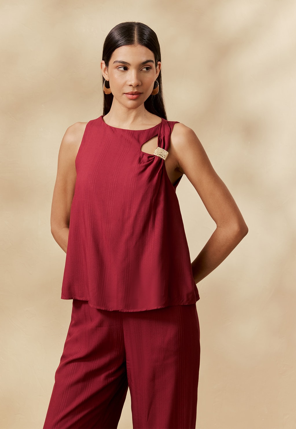 Blusa Lisa Detalhe Passador