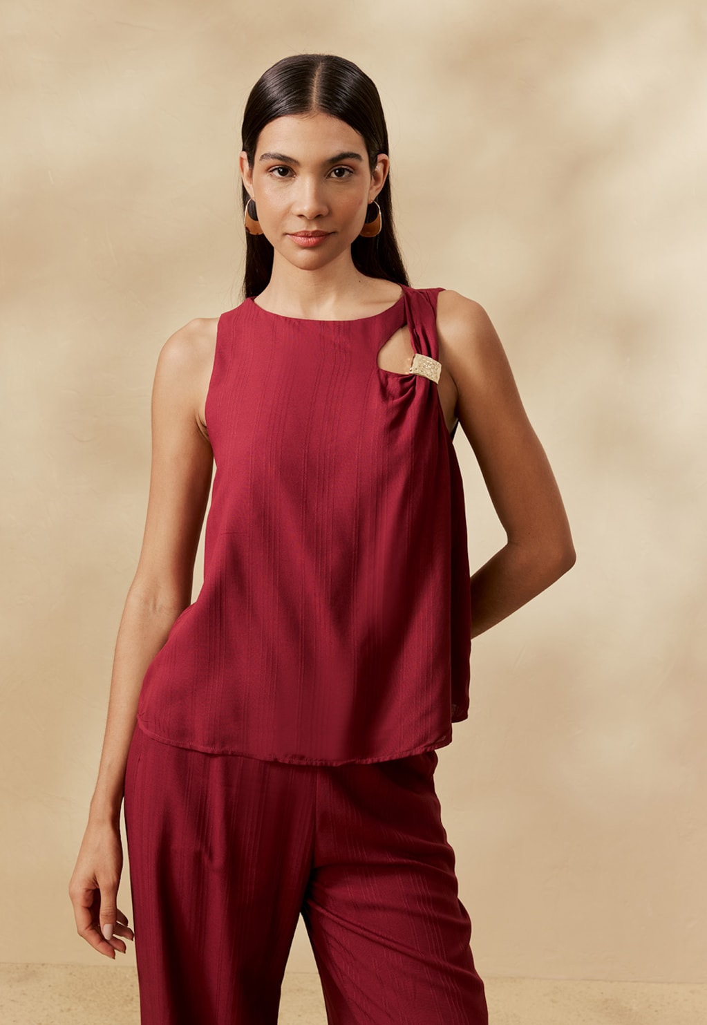 Blusa Lisa Detalhe Passador