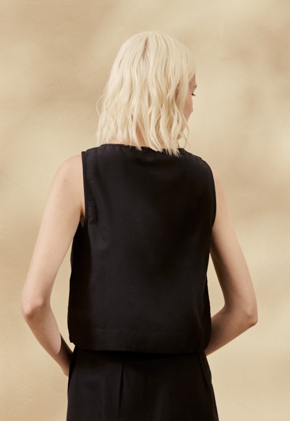 Blusa Lisa Fenda Vista Traseira