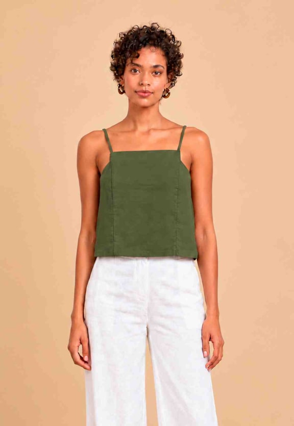 Blusa Lisa Fenda Costas Vista Frontal
