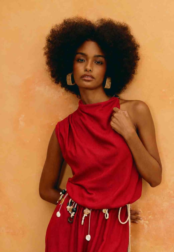 Blusa Lisa Gola Alta Vista Frontal