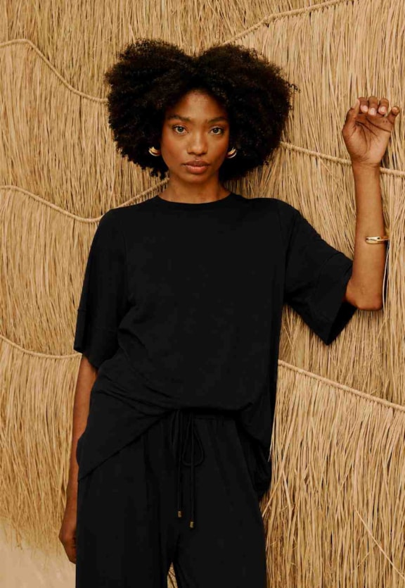 Blusa Lisa Mangas Barra Vista Frontal