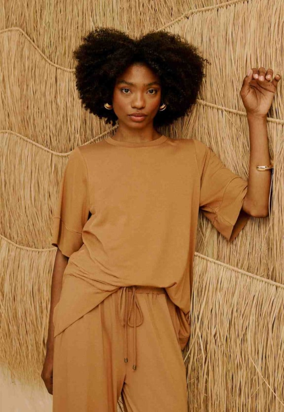 Blusa Lisa Mangas Barra Vista Frontal