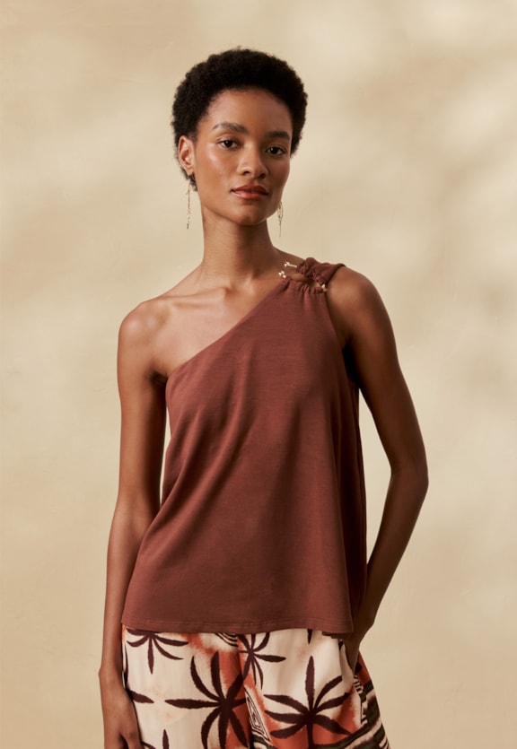 Blusa Lisa Um Ombro Só Vista Frontal