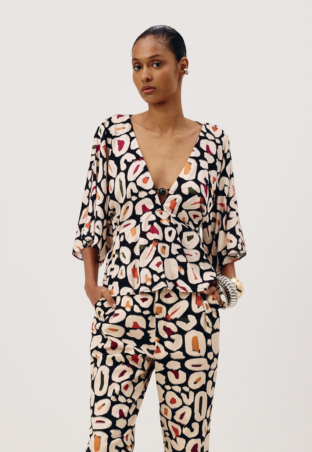 Blusa Manga Ampla Detalhe Ponteira Estampada Onza