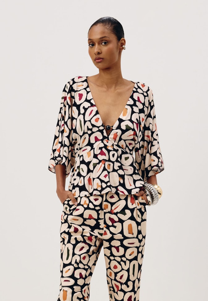 Blusa Manga Ampla Detalhe Ponteira Estampada Onza