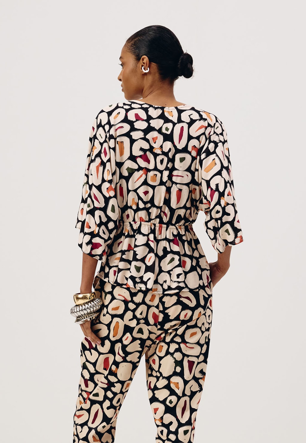 Blusa Manga Ampla Detalhe Ponteira Estampada Onza