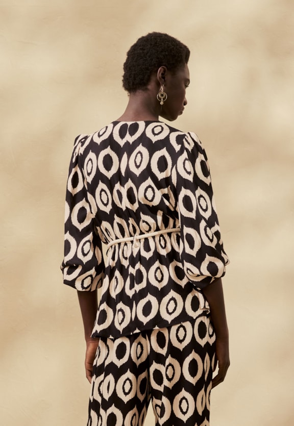 Blusa Manga Ampla Estampada Cacau Peruano Vista Traseira