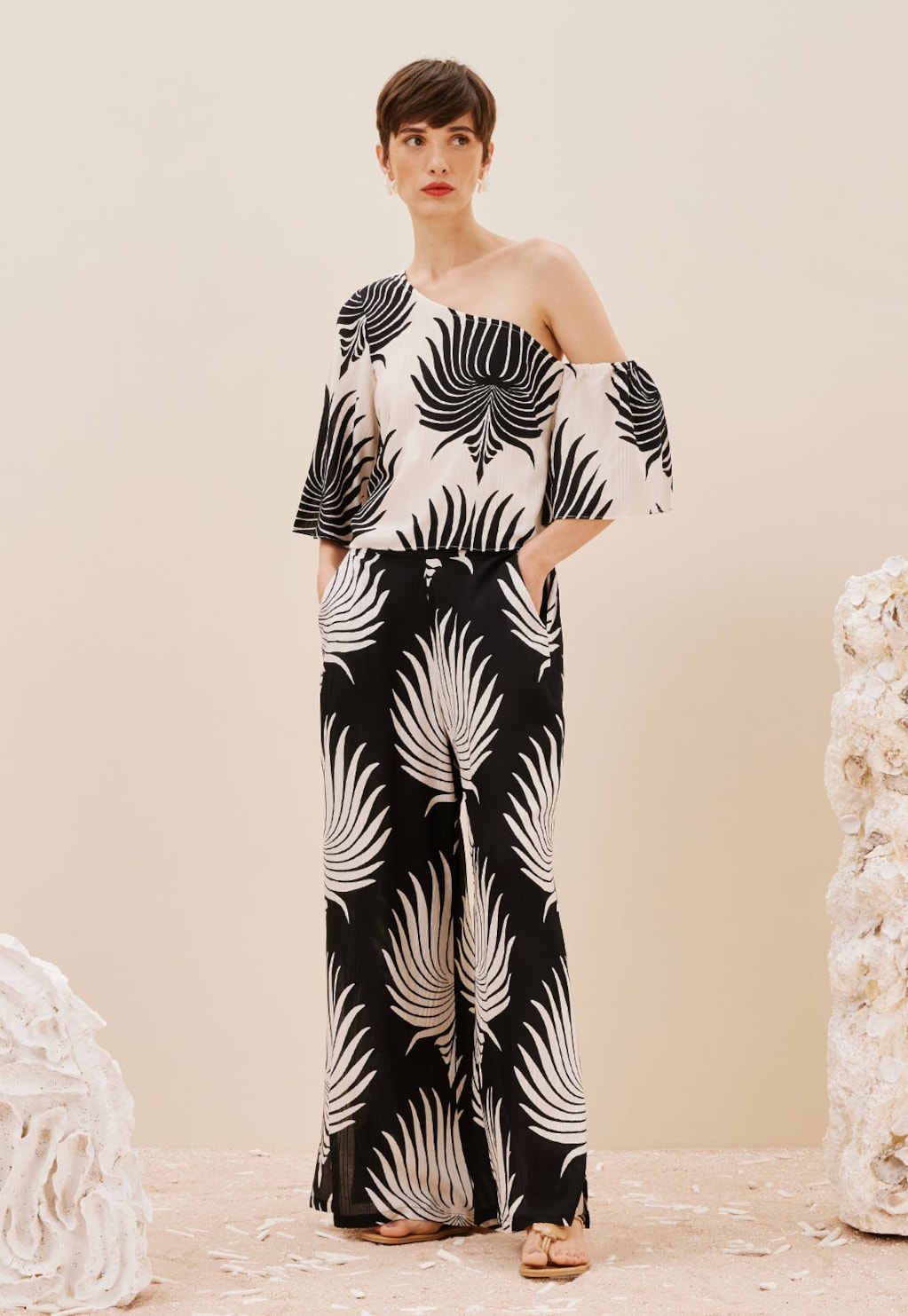 Blusa Manga Irregular Estampada Leques