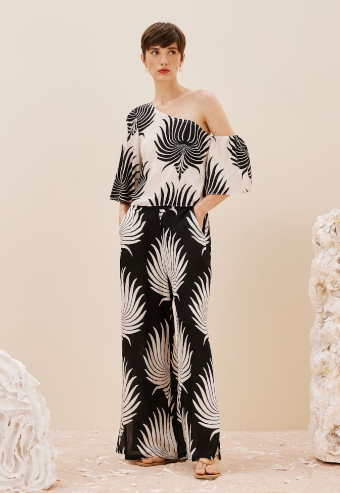 Blusa Manga Irregular Estampada Leques