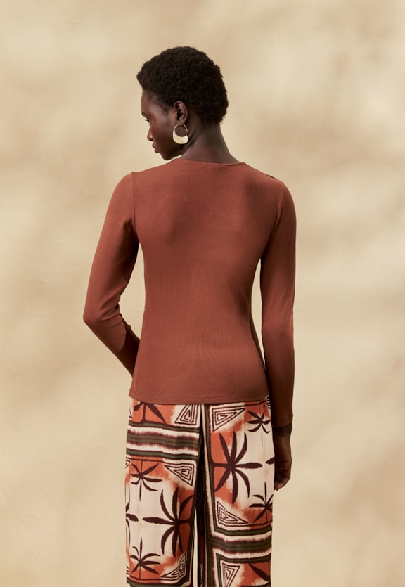 Blusa Manga Longa Argola Vista Traseira