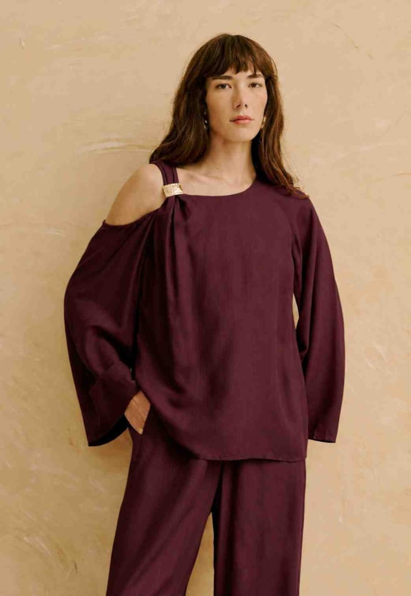 Blusa Manga Longa Ombro Vazado Vista Frontal