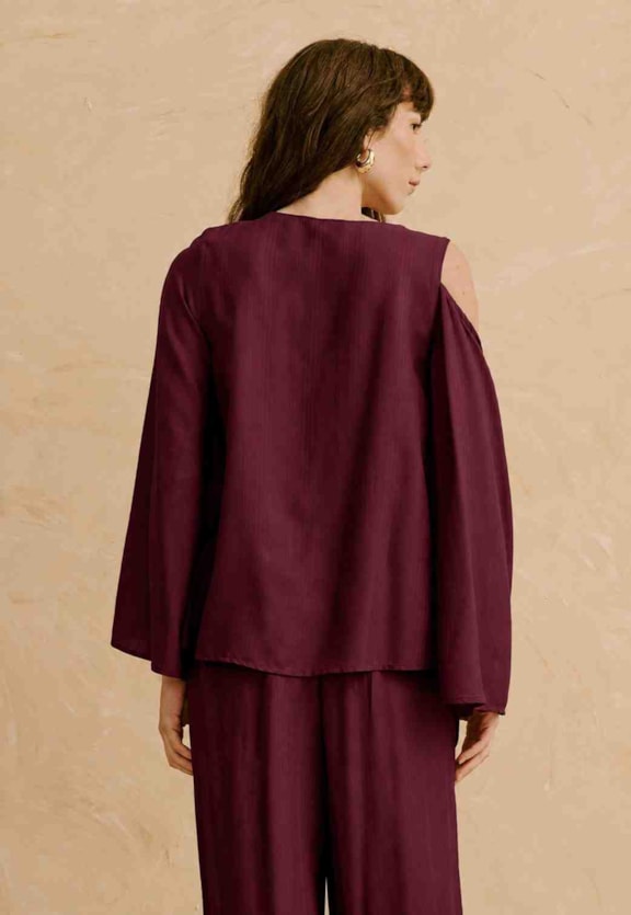 Blusa Manga Longa Ombro Vazado Vista Traseira