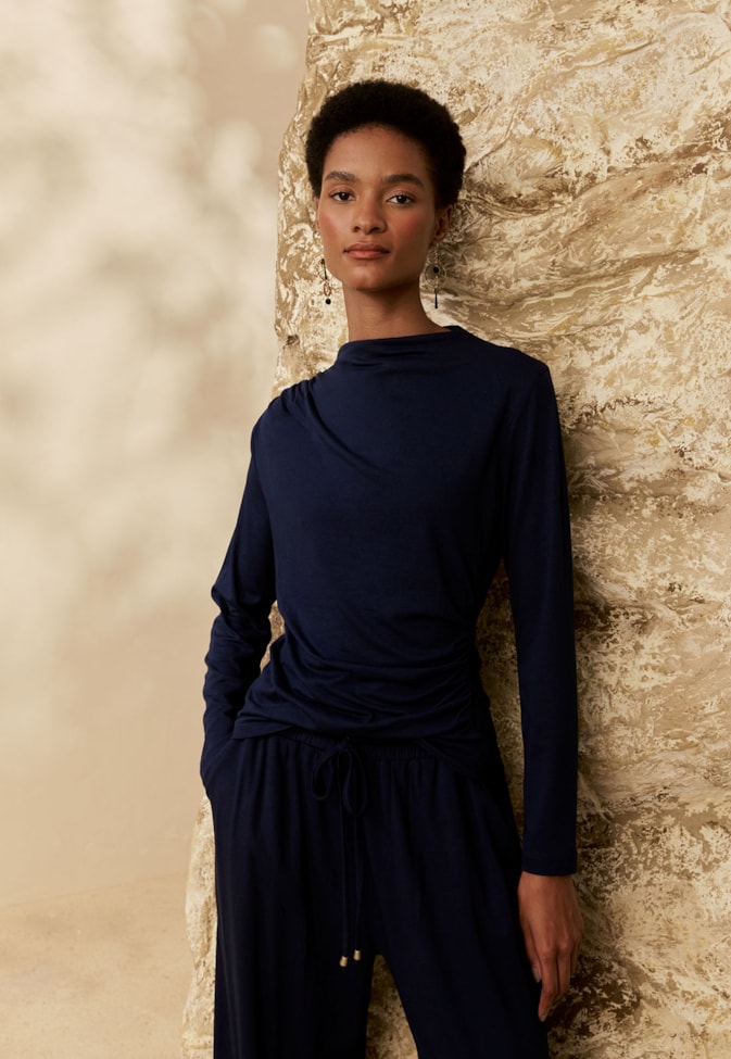 Blusa Manga Longa Pregas no Ombro