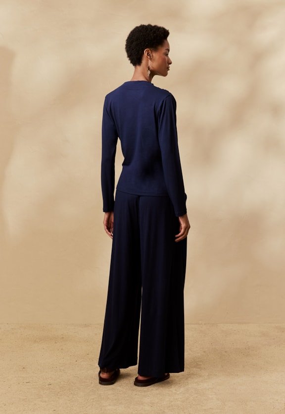 Blusa Manga Longa Pregas no Ombro Vista Traseira