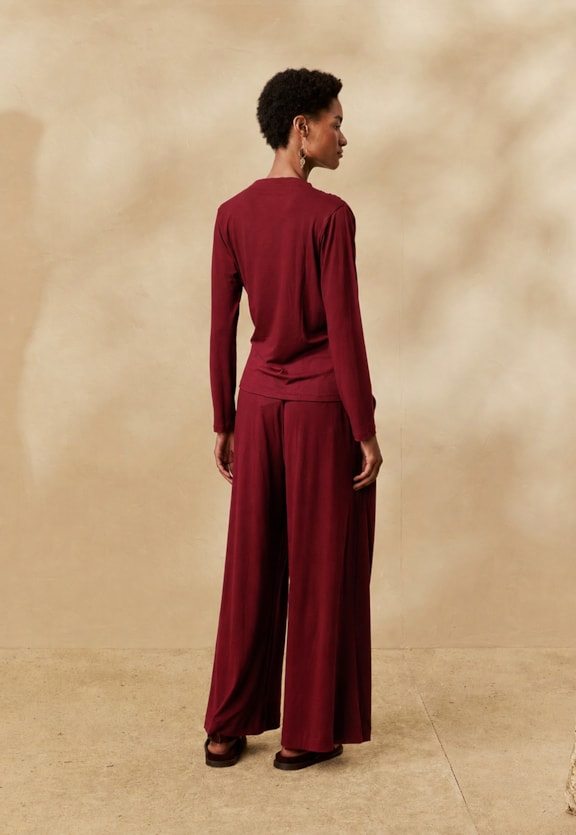 Blusa Manga Longa Pregas no Ombro Vista Traseira