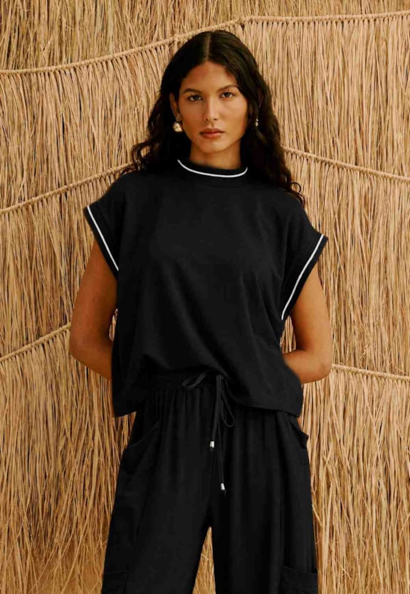 Blusa Moletinho Rib Decote E Cava Vista Frontal