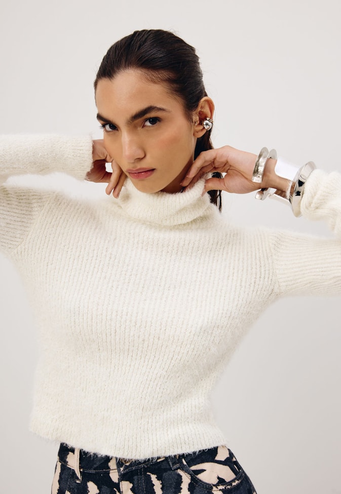 Blusa Pelinho Gola Alta Tricot