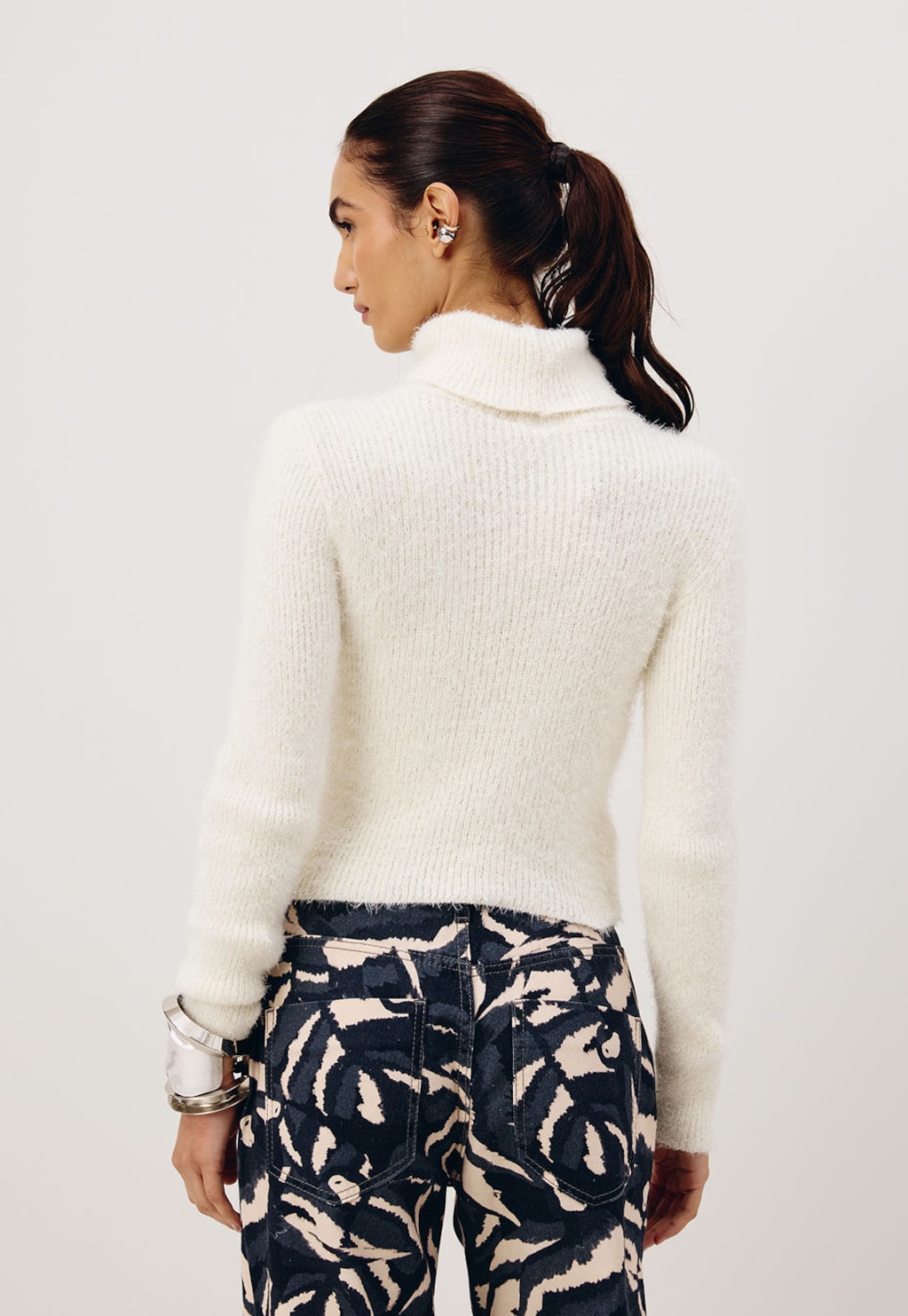 Blusa Pelinho Gola Alta Tricot