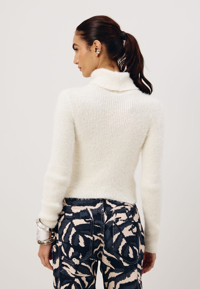 Blusa Pelinho Gola Alta Tricot