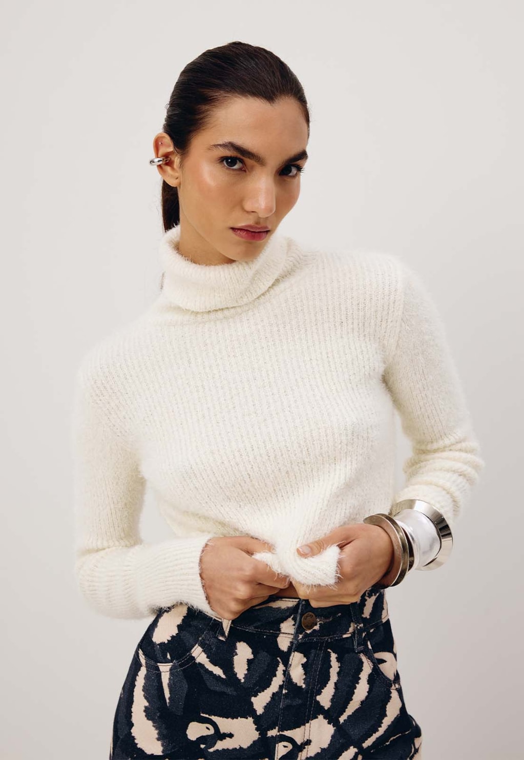 Blusa Pelinho Gola Alta Tricot