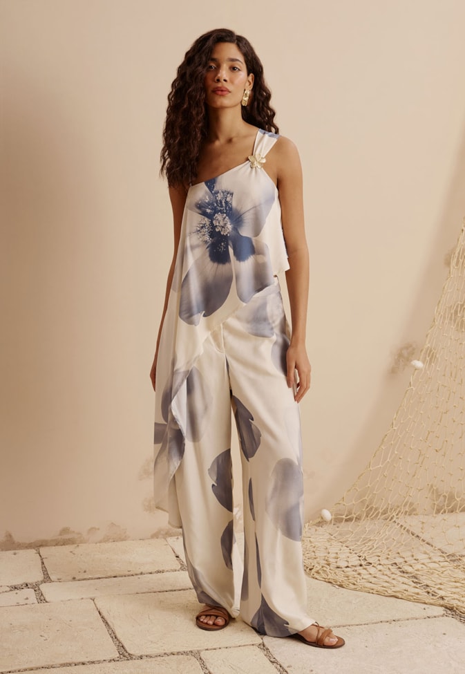 Blusa Ponta Assimétrica Detalhe Flor Dourada Estampada Íris