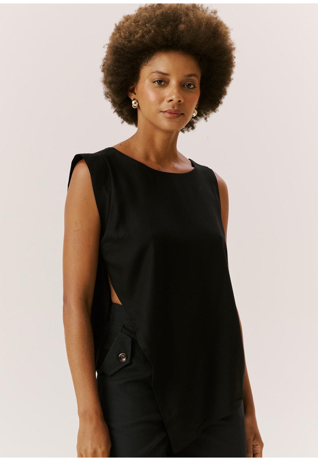 Blusa Ponta Assimétrica Nó Lateral