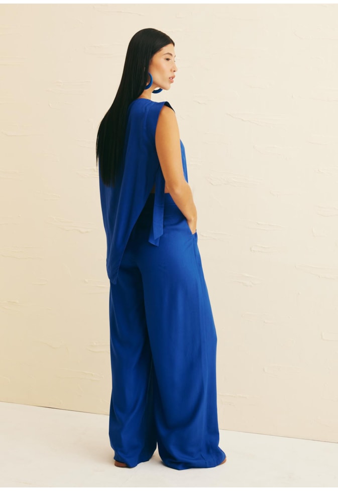 Blusa Ponta Assimétrica Nó Lateral