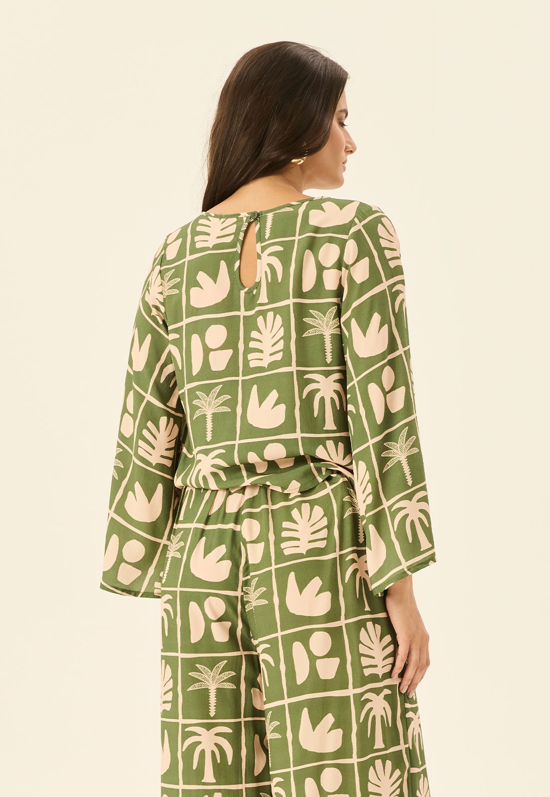 Blusa Quadradinha Manga Estampada Ybyra Vista Traseira