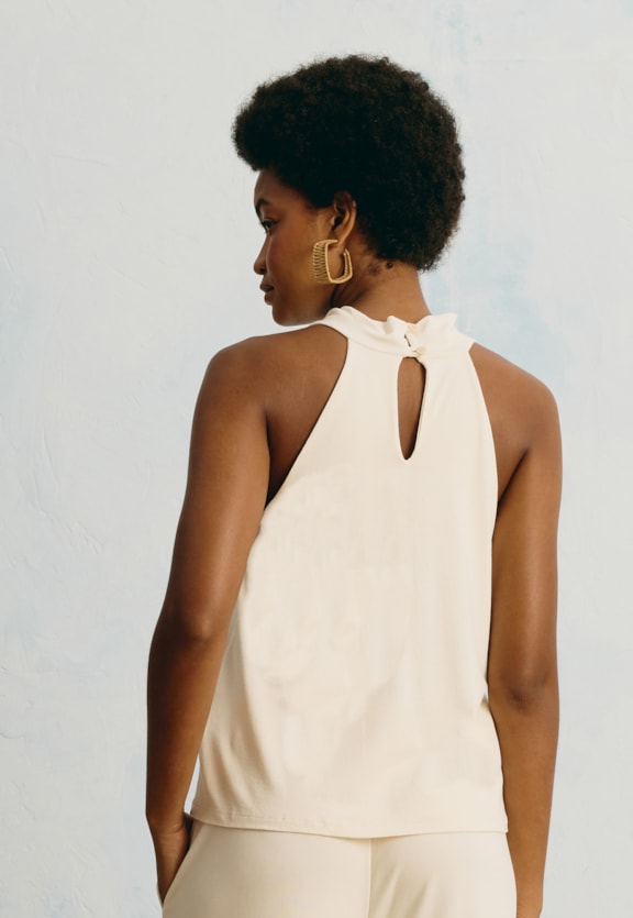 Blusa Regata Gola Degagê Vista Traseira