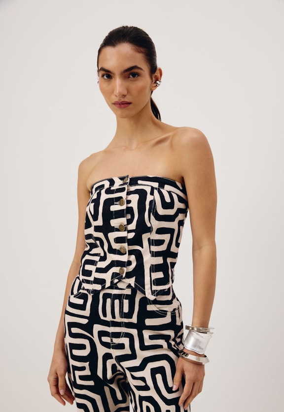 Blusa Sarja Botões Estampada Yala Preto Vista Frontal