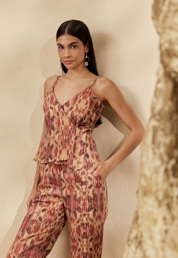 Blusa Transpassada Estampada Niebla Vista Frontal