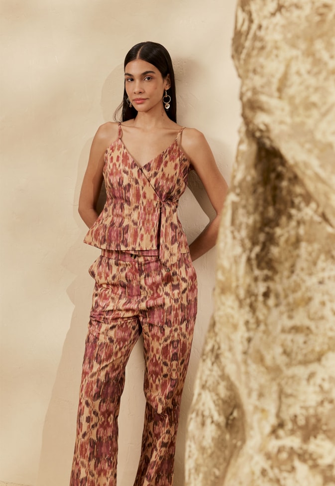 Blusa Transpassada Estampada Niebla