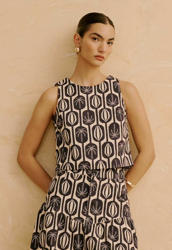 Blusa Transpassada nas Costas Estampada Cacau Palmer Vista Frontal