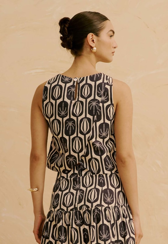 Blusa Transpassada nas Costas Estampada Cacau Palmer Vista Traseira