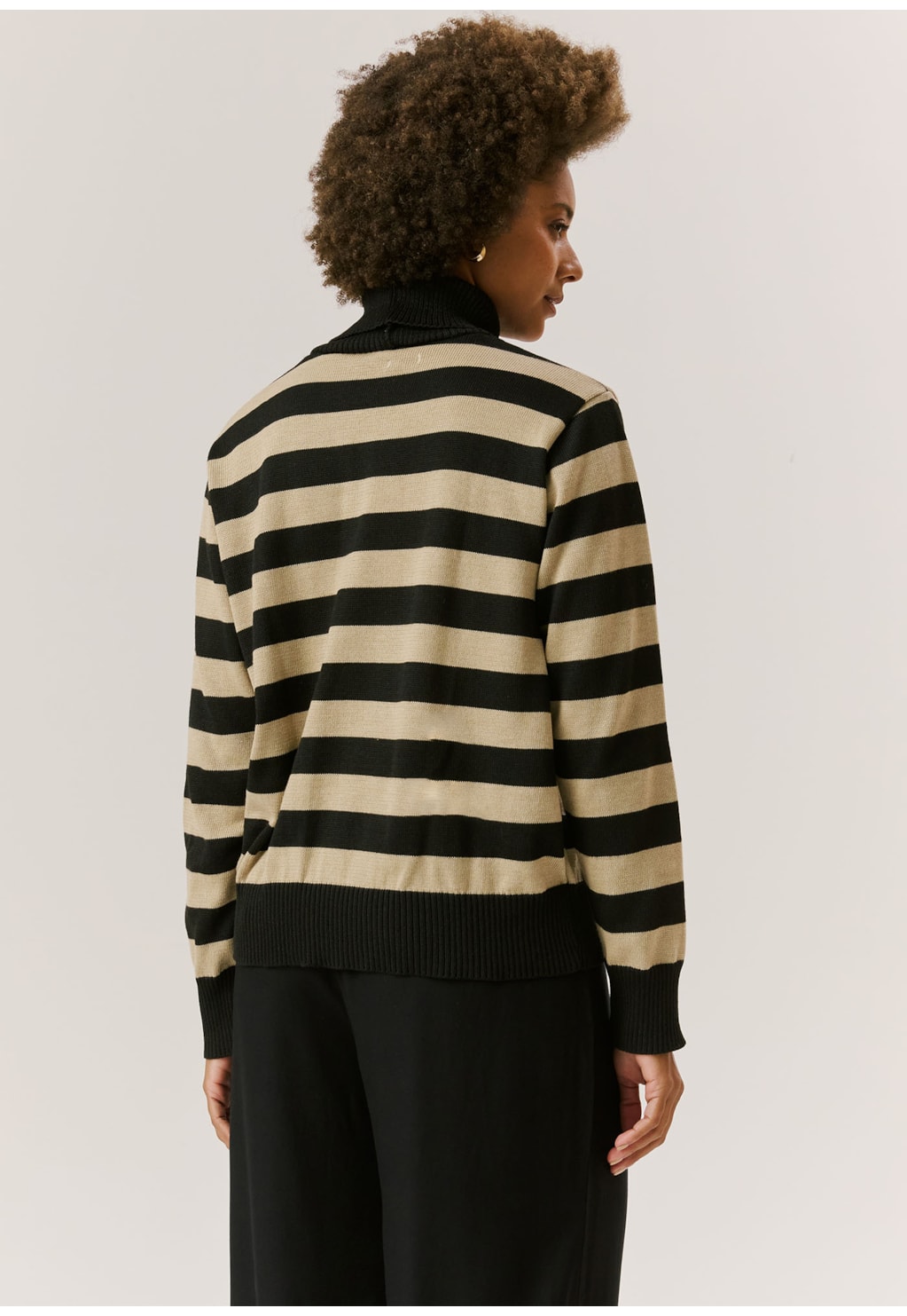 Blusa Tricot Gola Alta Listrada