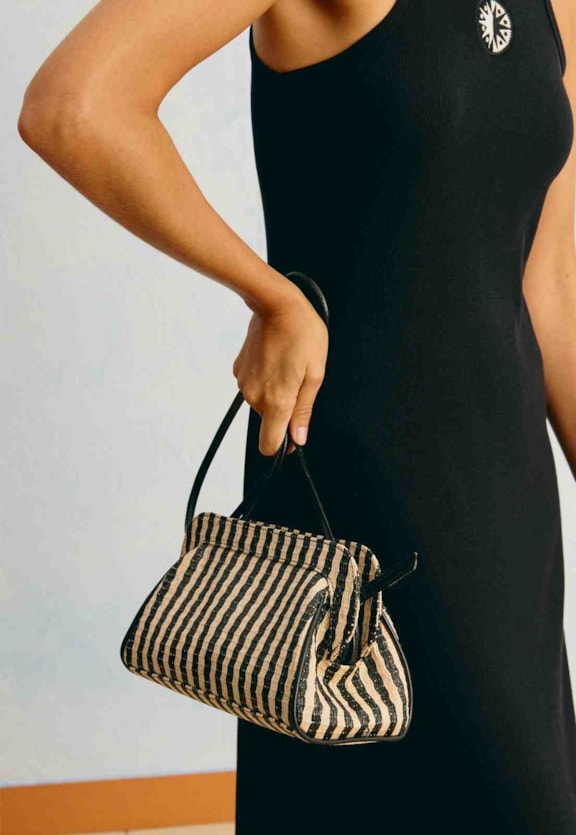 Bolsa Clutch Listras Vista Frontal