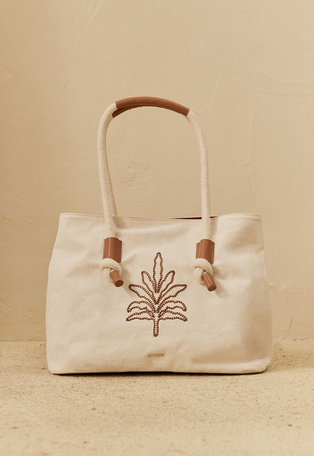 Bolsa Coqueiro Bordado Alça Corda